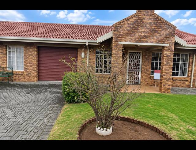 1 BEDROOM TOWNHOUSE FOR SALE IN THREE RIVERS